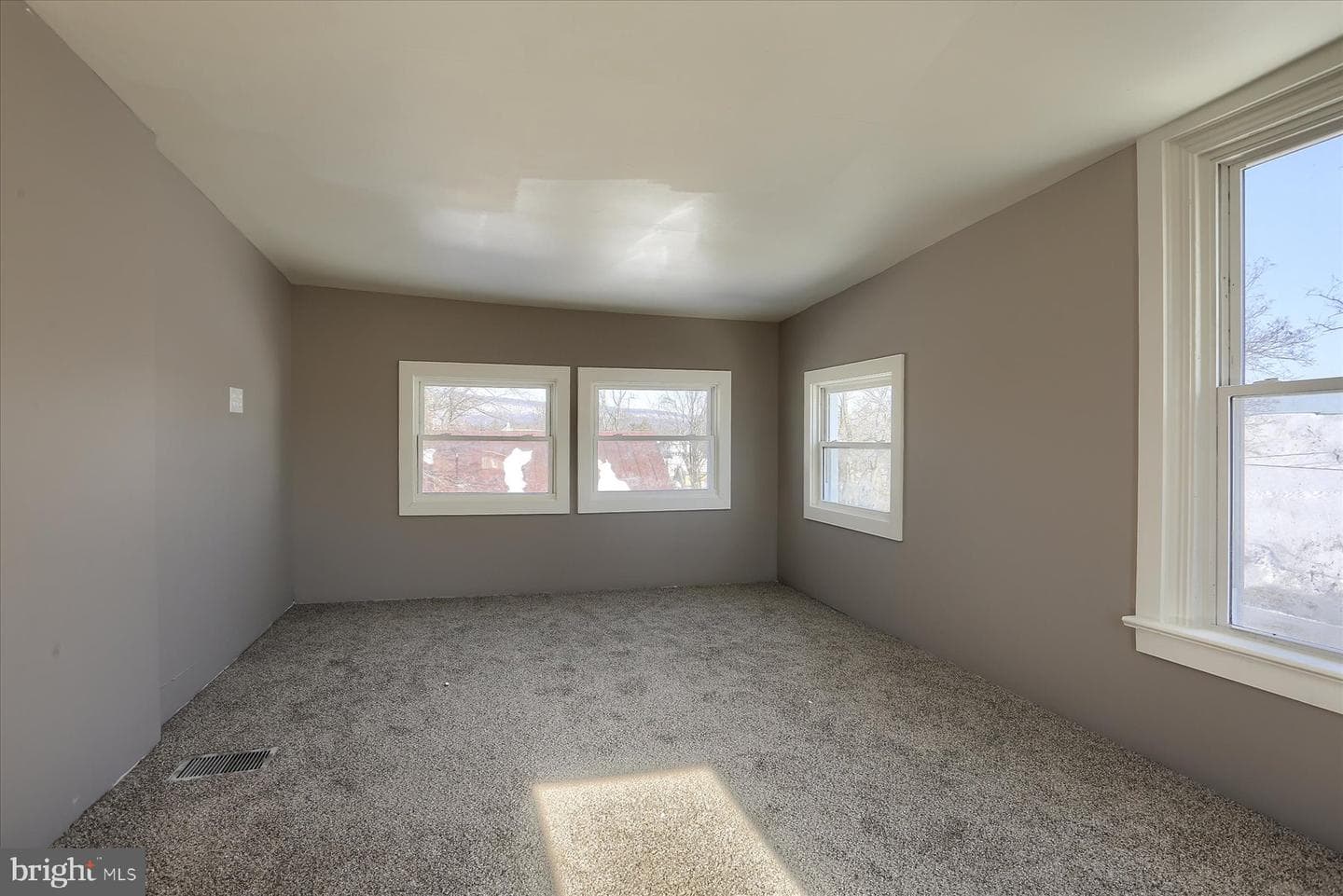 801 N Mountain Road photo 17