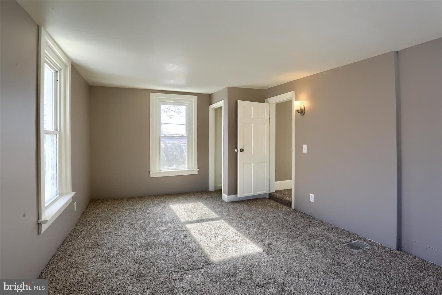 801 N Mountain Road photo 18