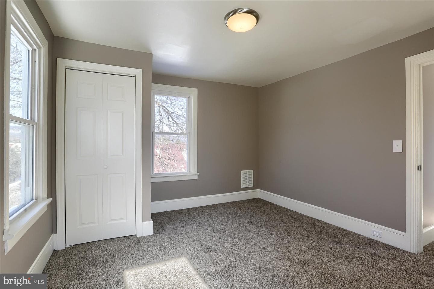 801 N Mountain Road photo 22