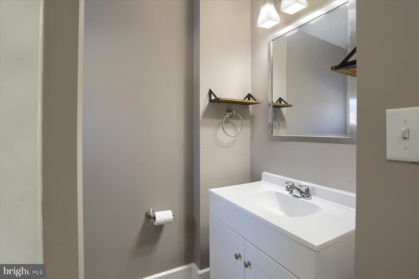 801 N Mountain Road photo 23