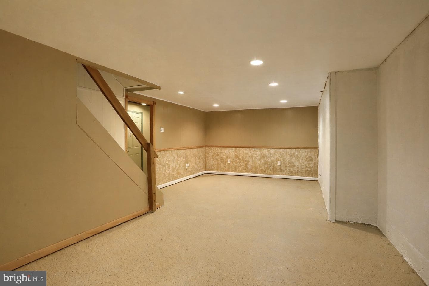 415 N Progress Avenue photo 21
