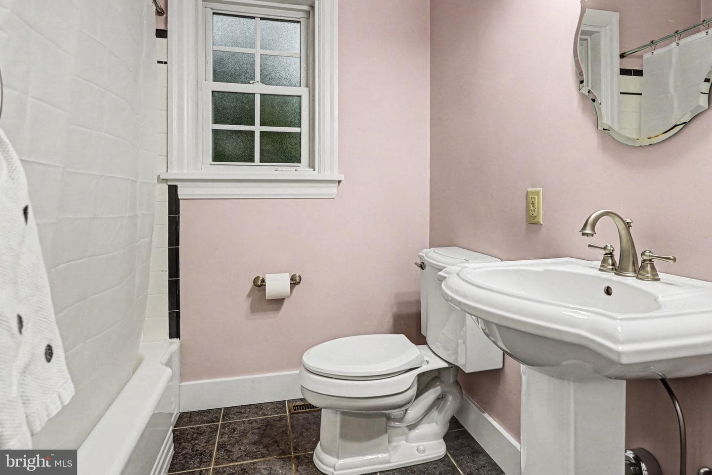 251 Maple Avenue photo 18