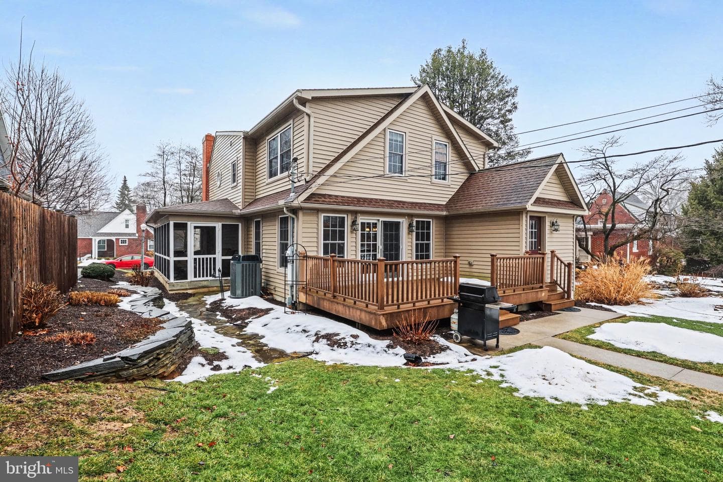 251 Maple Avenue photo 30