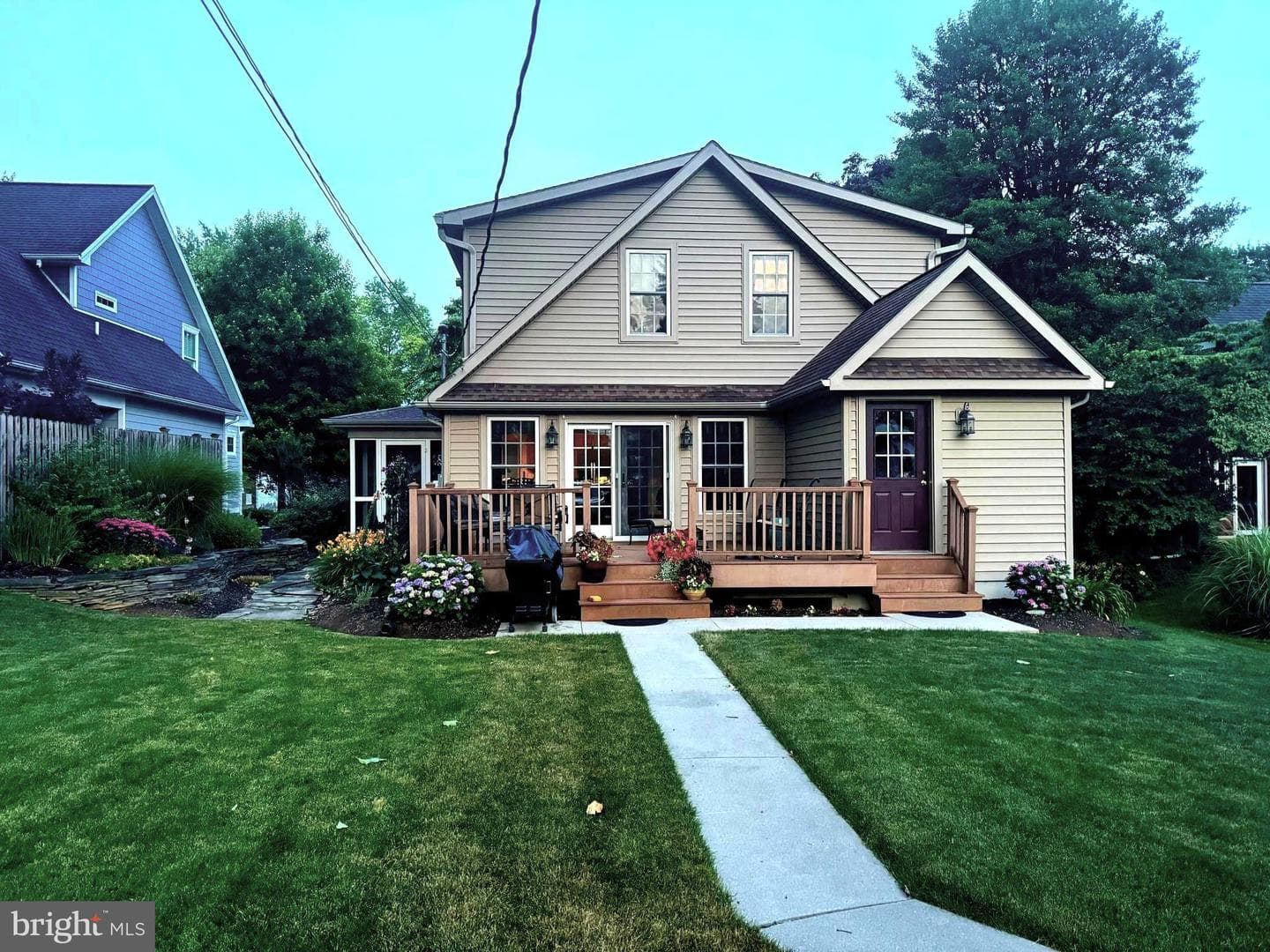 251 Maple Avenue photo 35