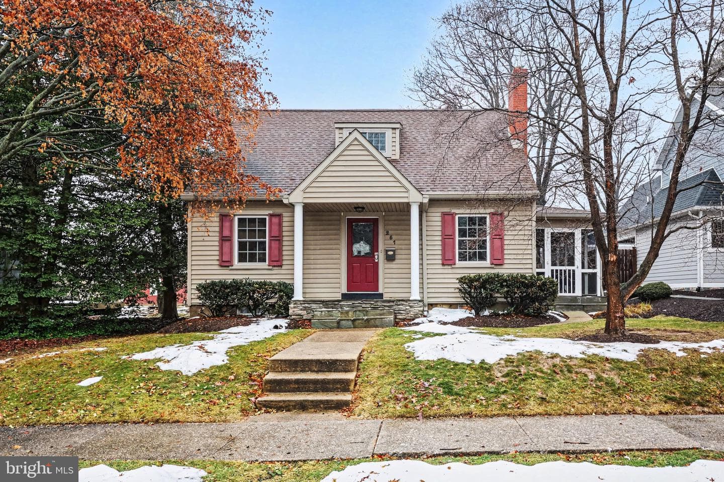 251 Maple Avenue photo 37