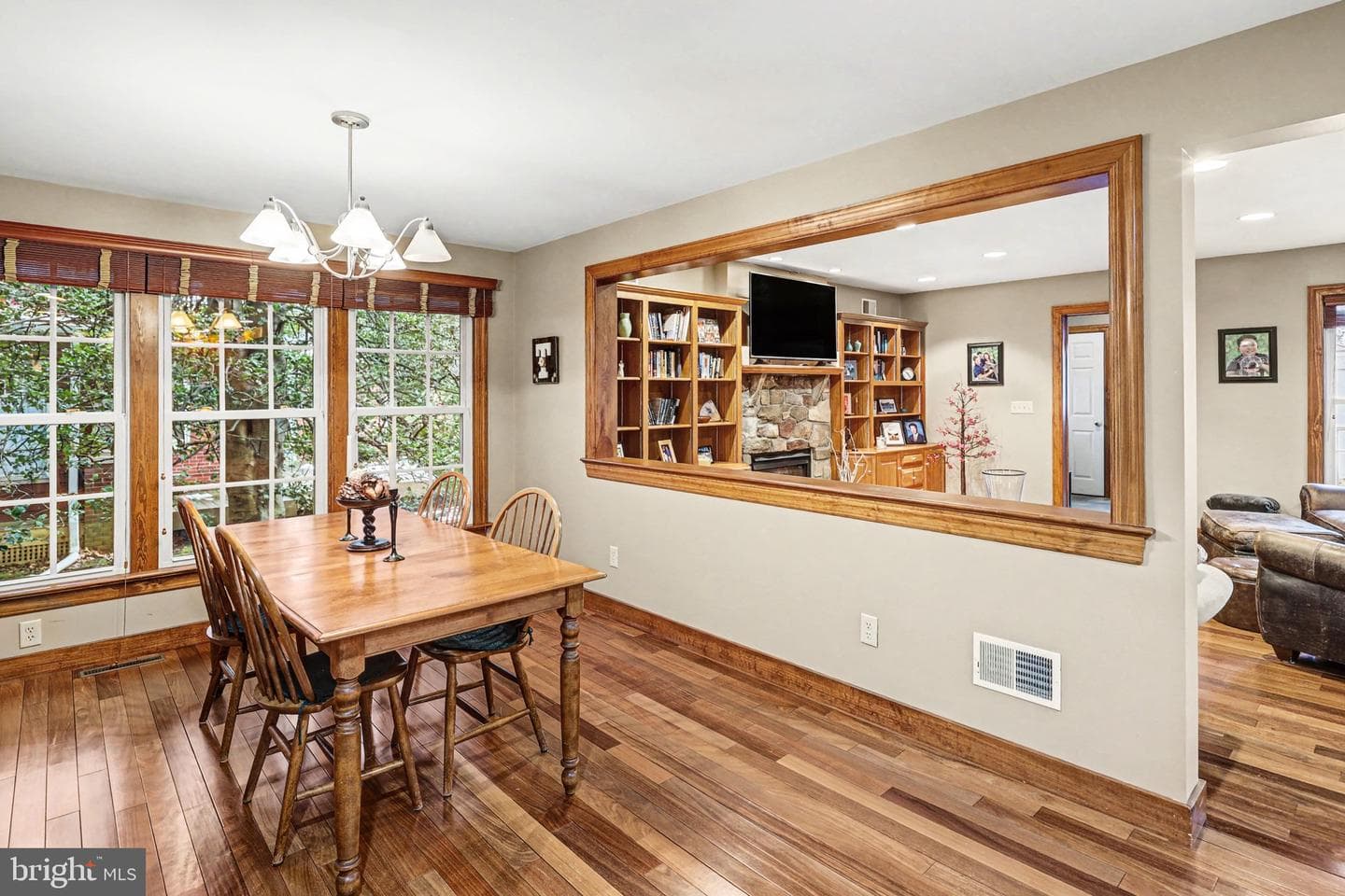 251 Maple Avenue photo 6