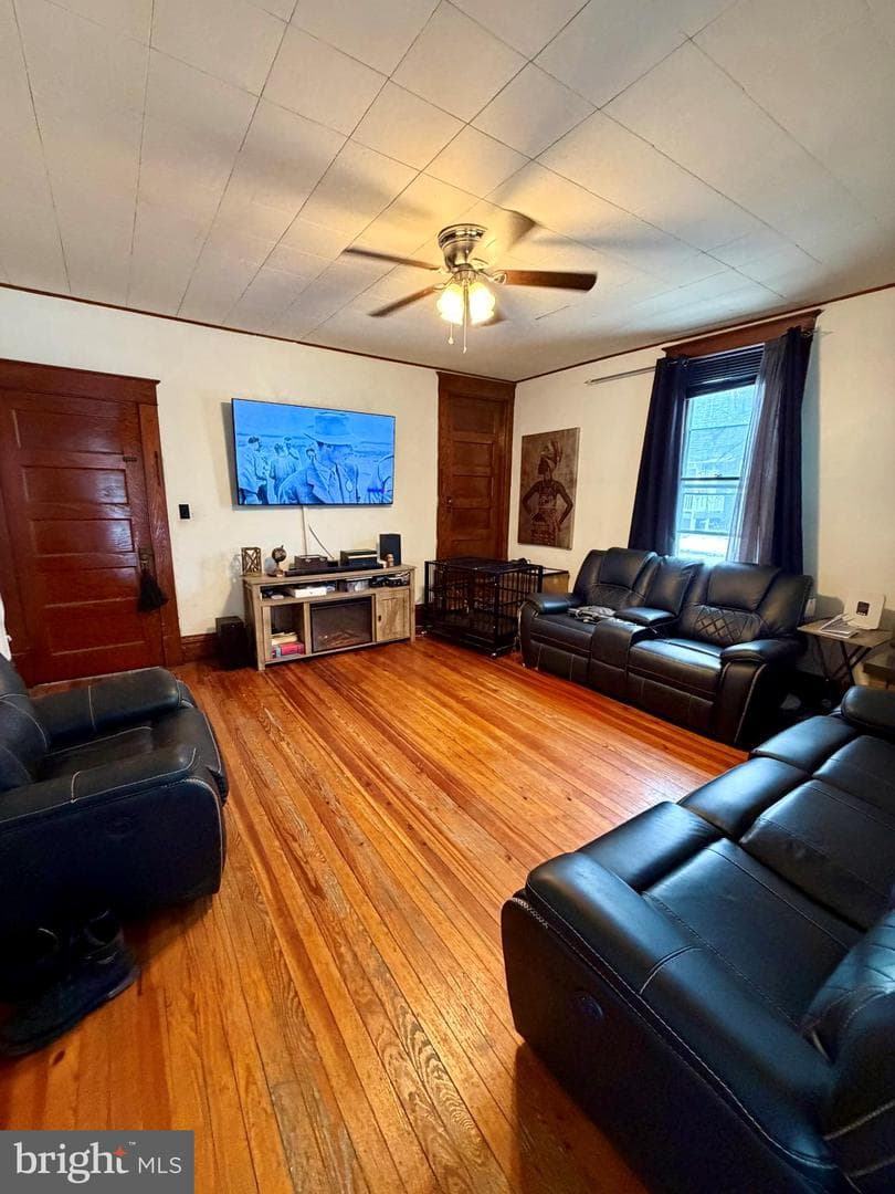 2444 Derry Street photo 5