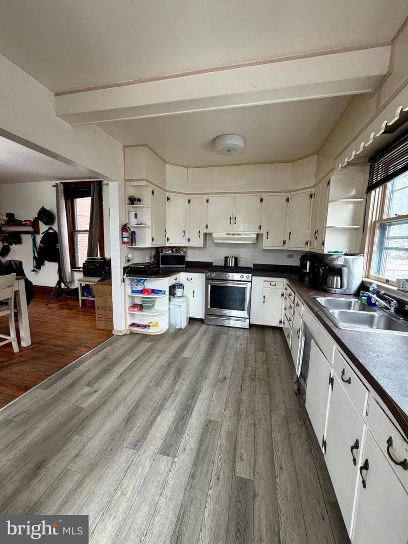 2444 Derry Street photo 7