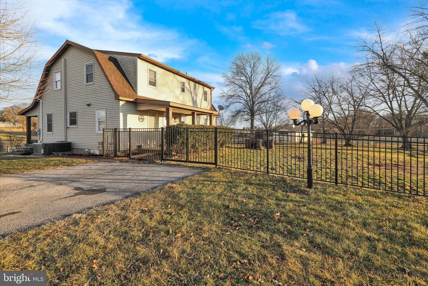 303 Gates Road photo 4