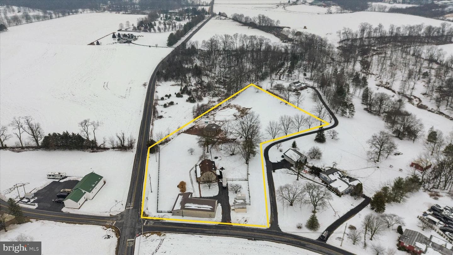 303 Gates Road photo 6