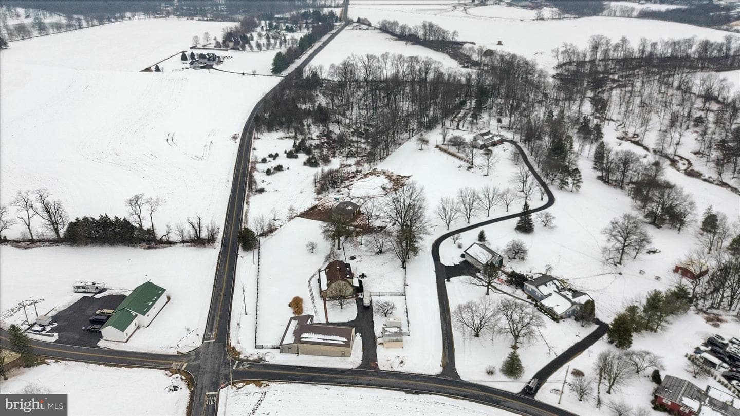 303 Gates Road photo 7