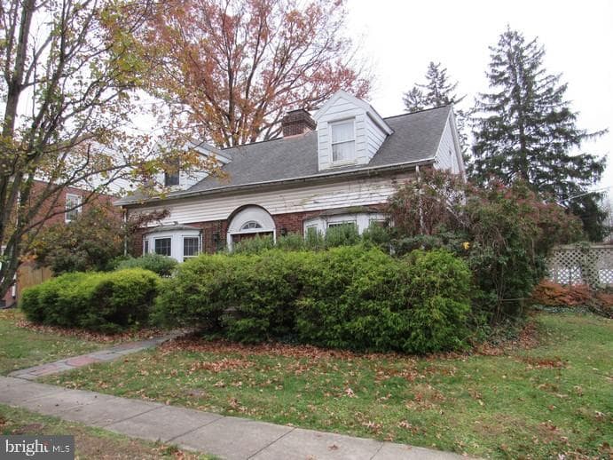 305 Montrose Street photo 1