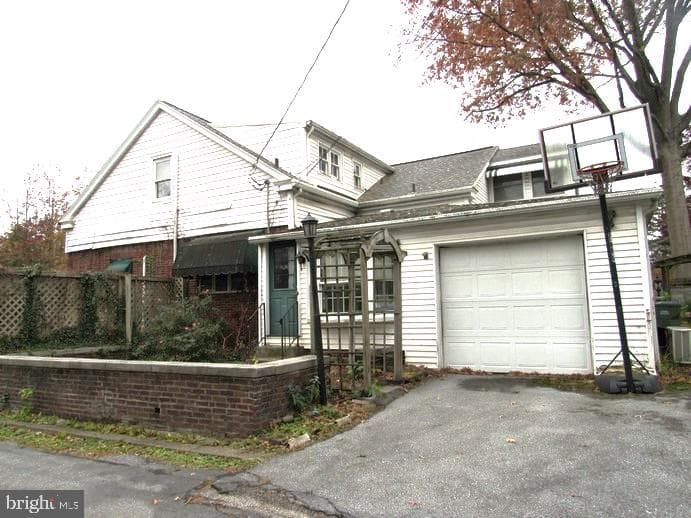 305 Montrose Street photo 4