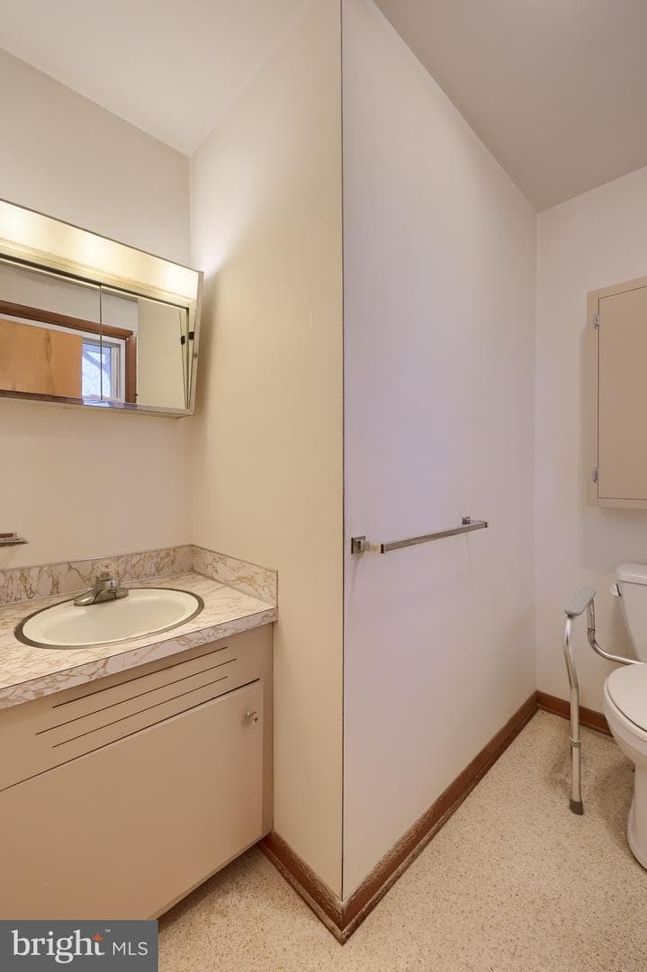 222 Robin Road photo 23
