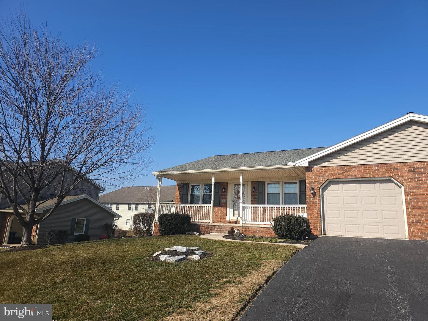 1290 Woodridge Drive photo 2