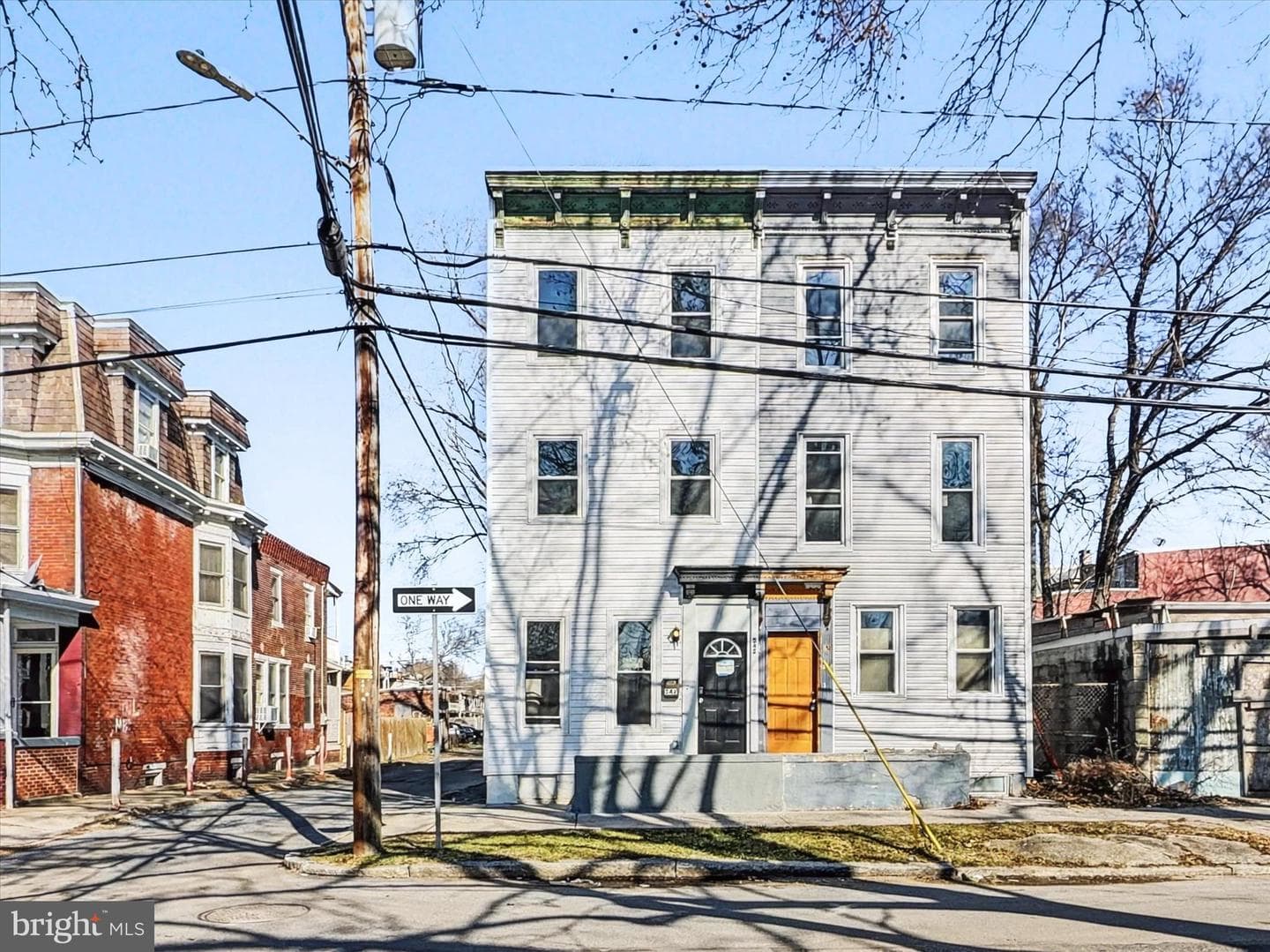 542 Seneca Street photo 1