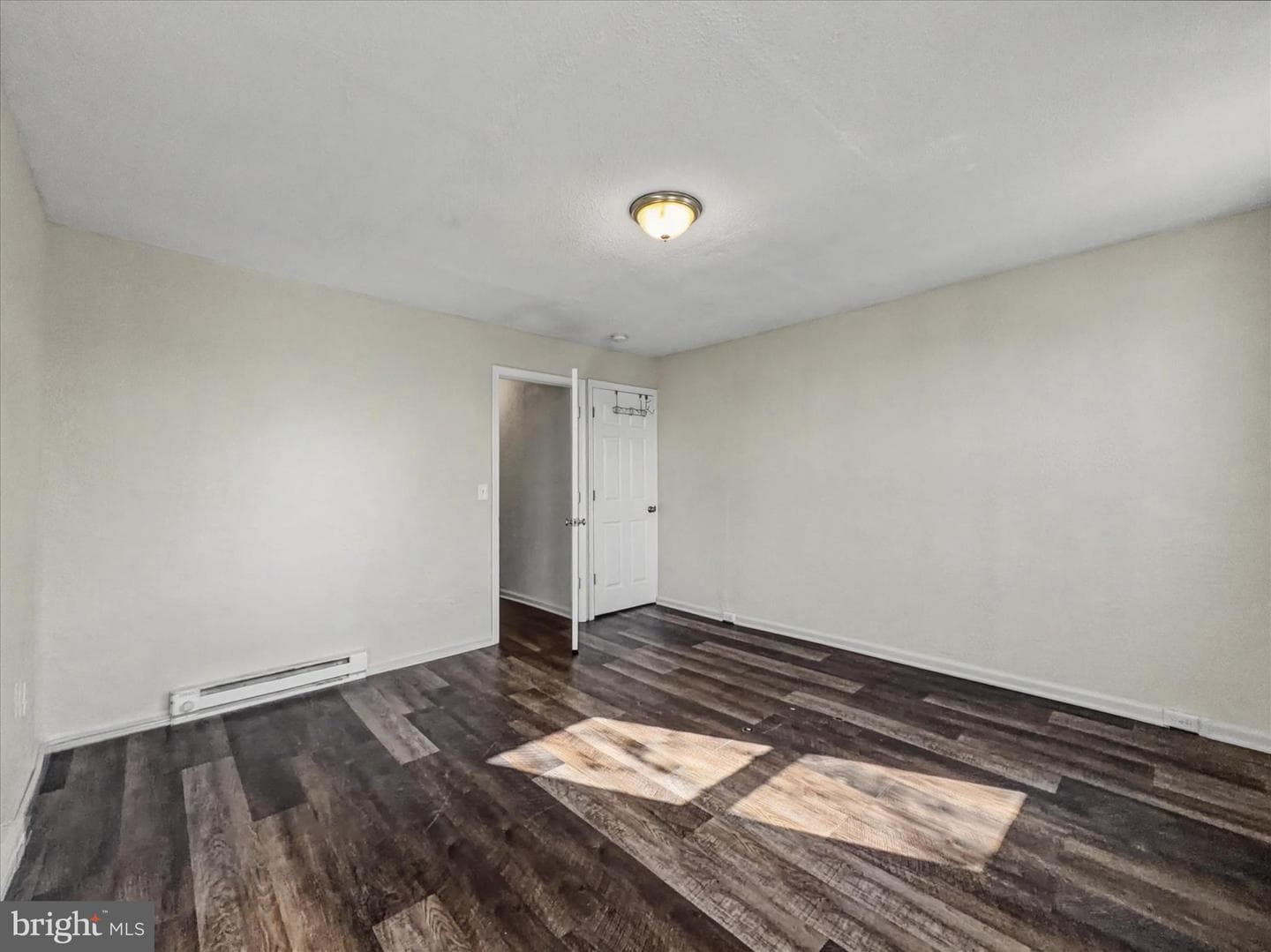542 Seneca Street photo 19