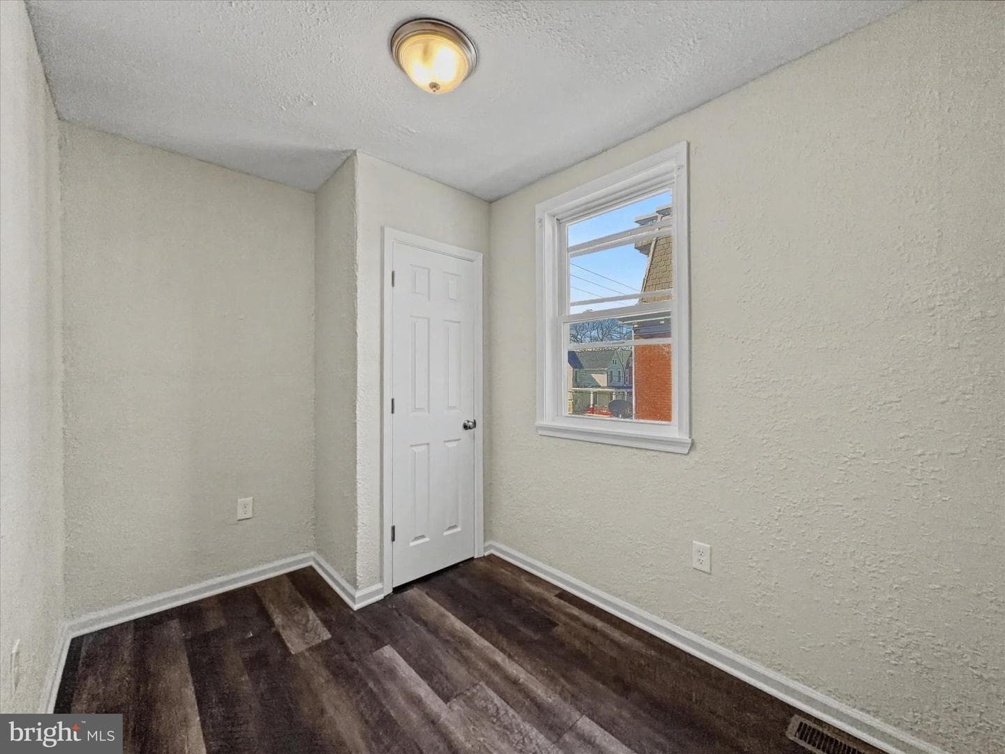 542 Seneca Street photo 20