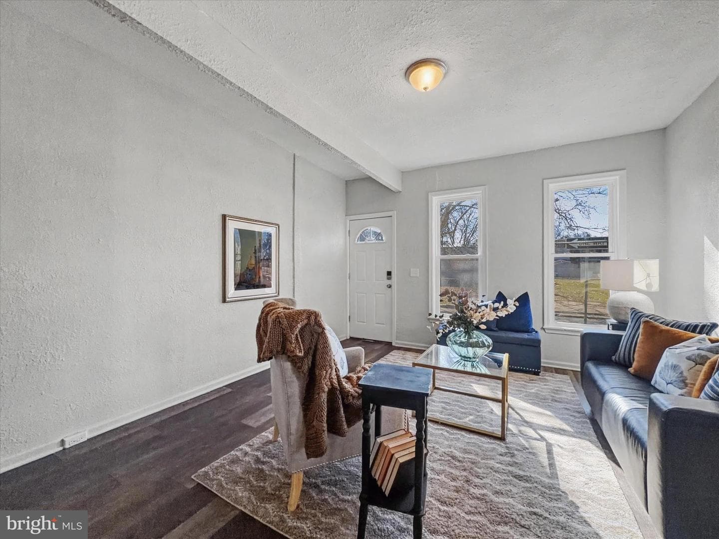 542 Seneca Street photo 4