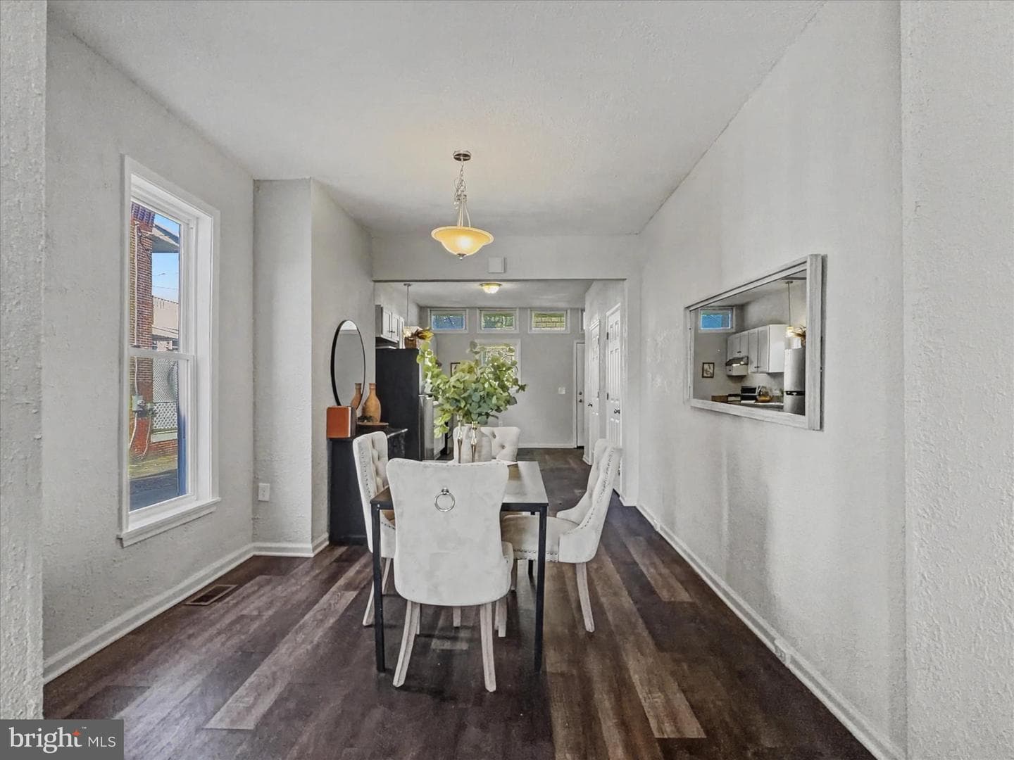 542 Seneca Street photo 5