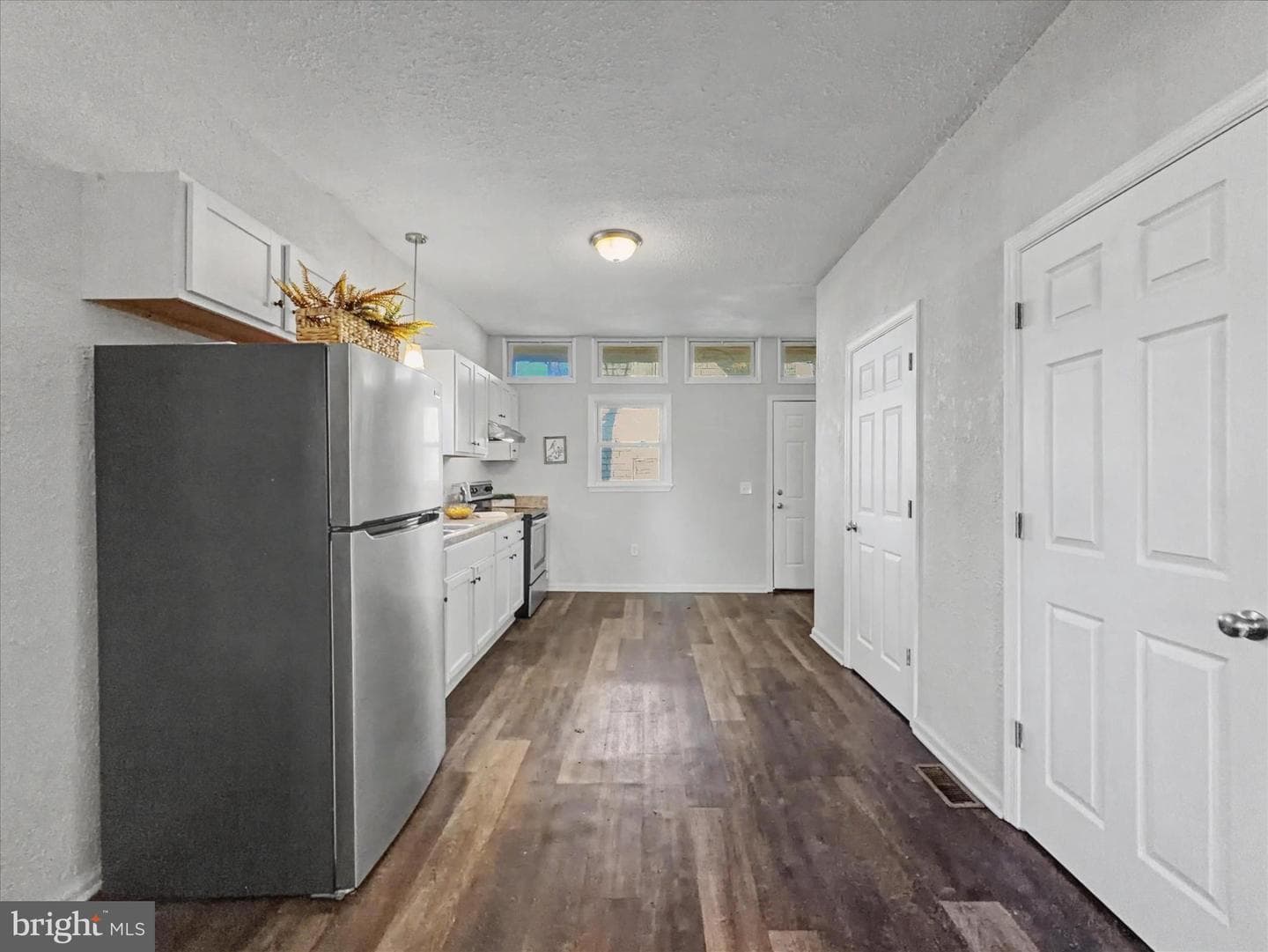 542 Seneca Street photo 7