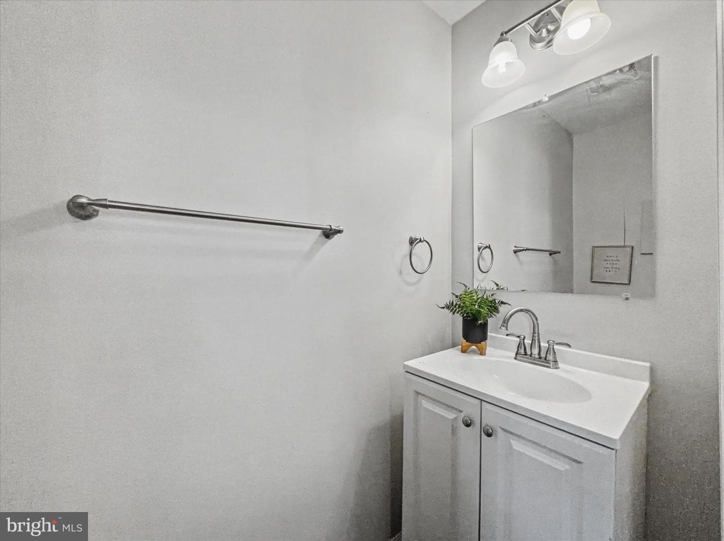 542 Seneca Street photo 8