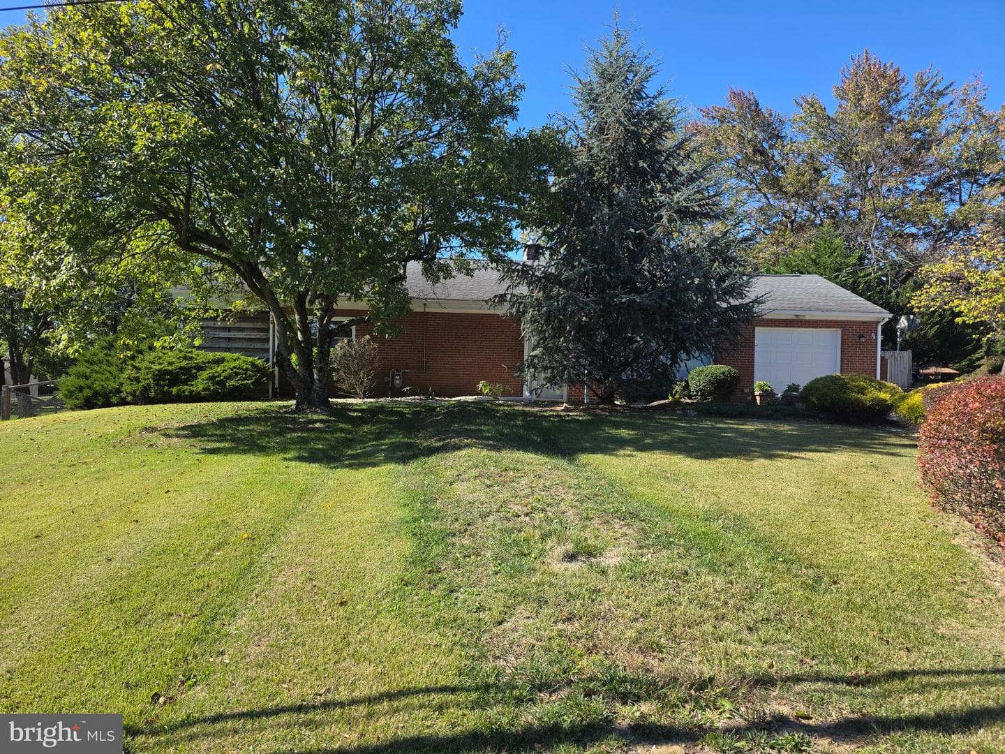 1906 Colonial Road photo 16
