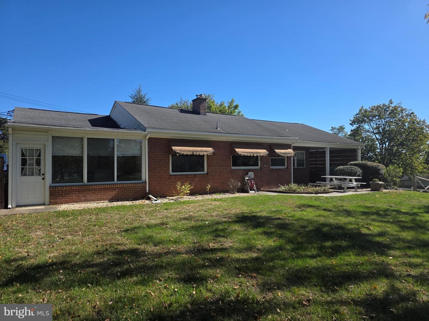 1906 Colonial Road photo 21