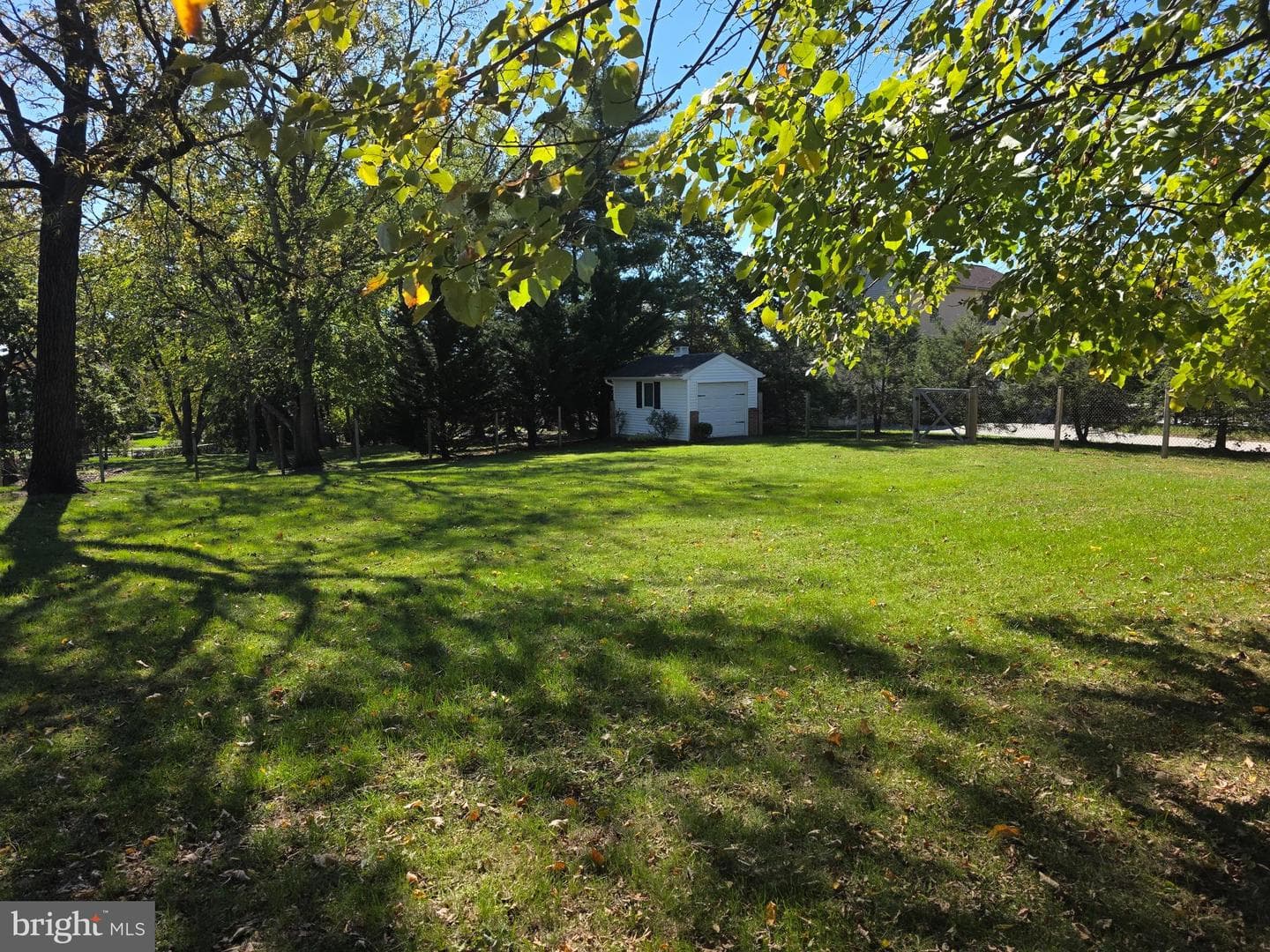 1906 Colonial Road photo 22