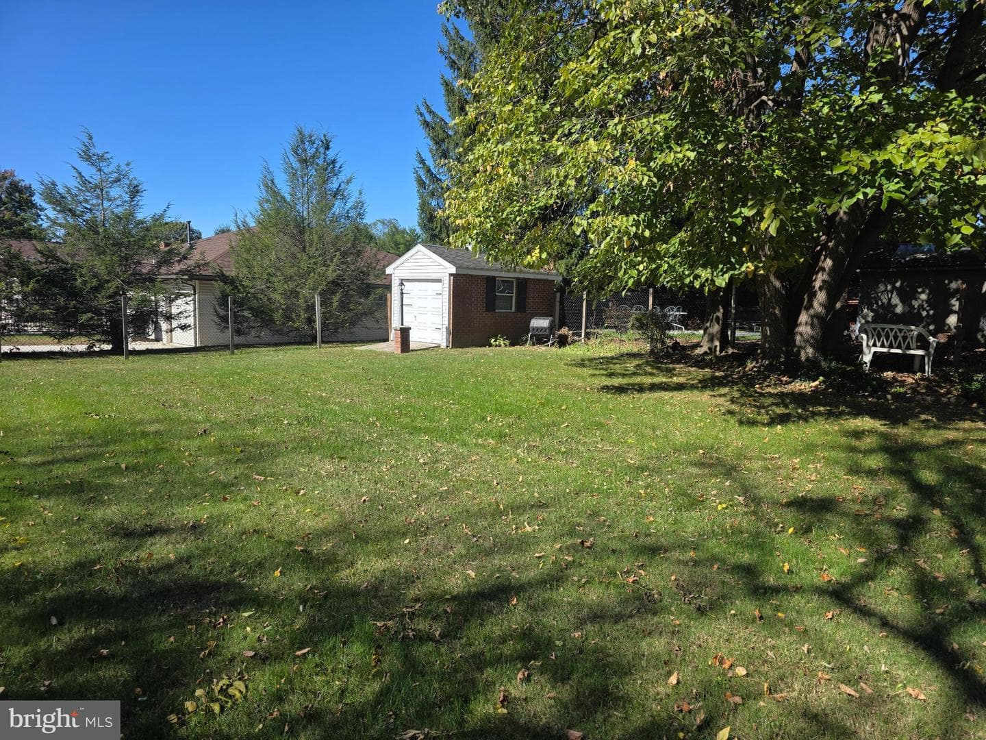 1906 Colonial Road photo 23