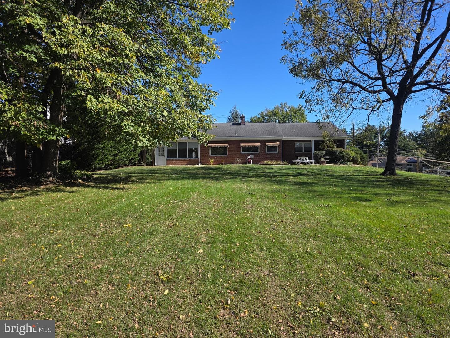 1906 Colonial Road photo 29