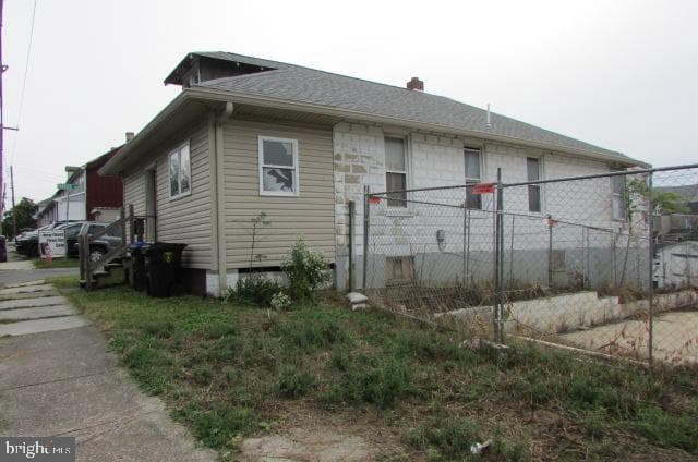 2725 Herr Street photo 4