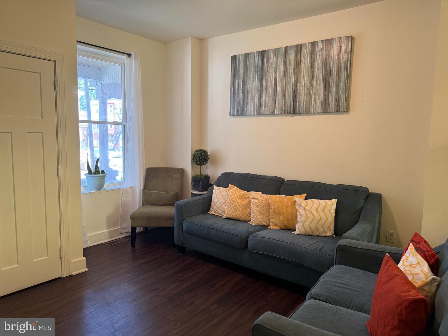 1443 Berryhill Street photo 6