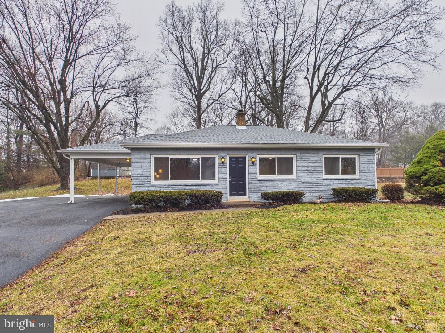 815 Twin Oaks Drive