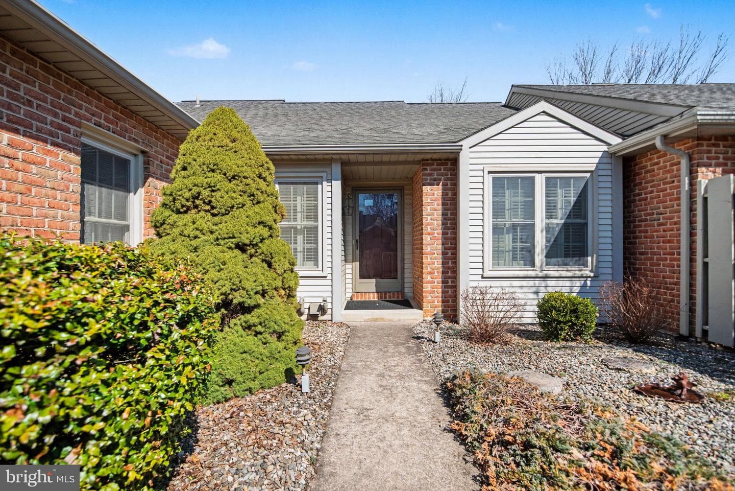81 Cambridge Drive photo 2