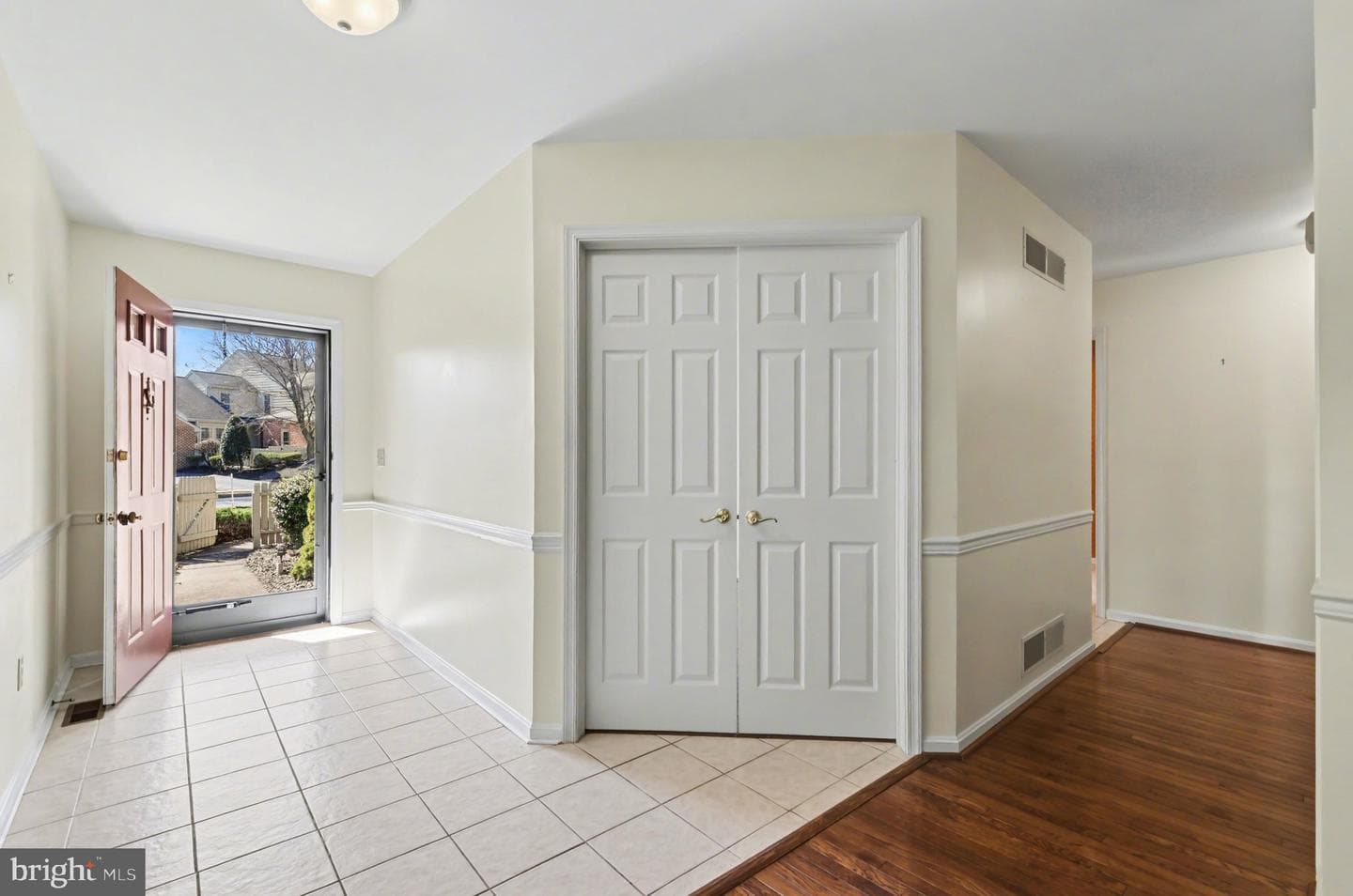 81 Cambridge Drive photo 4