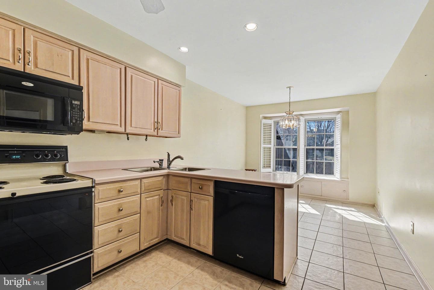 81 Cambridge Drive photo 8