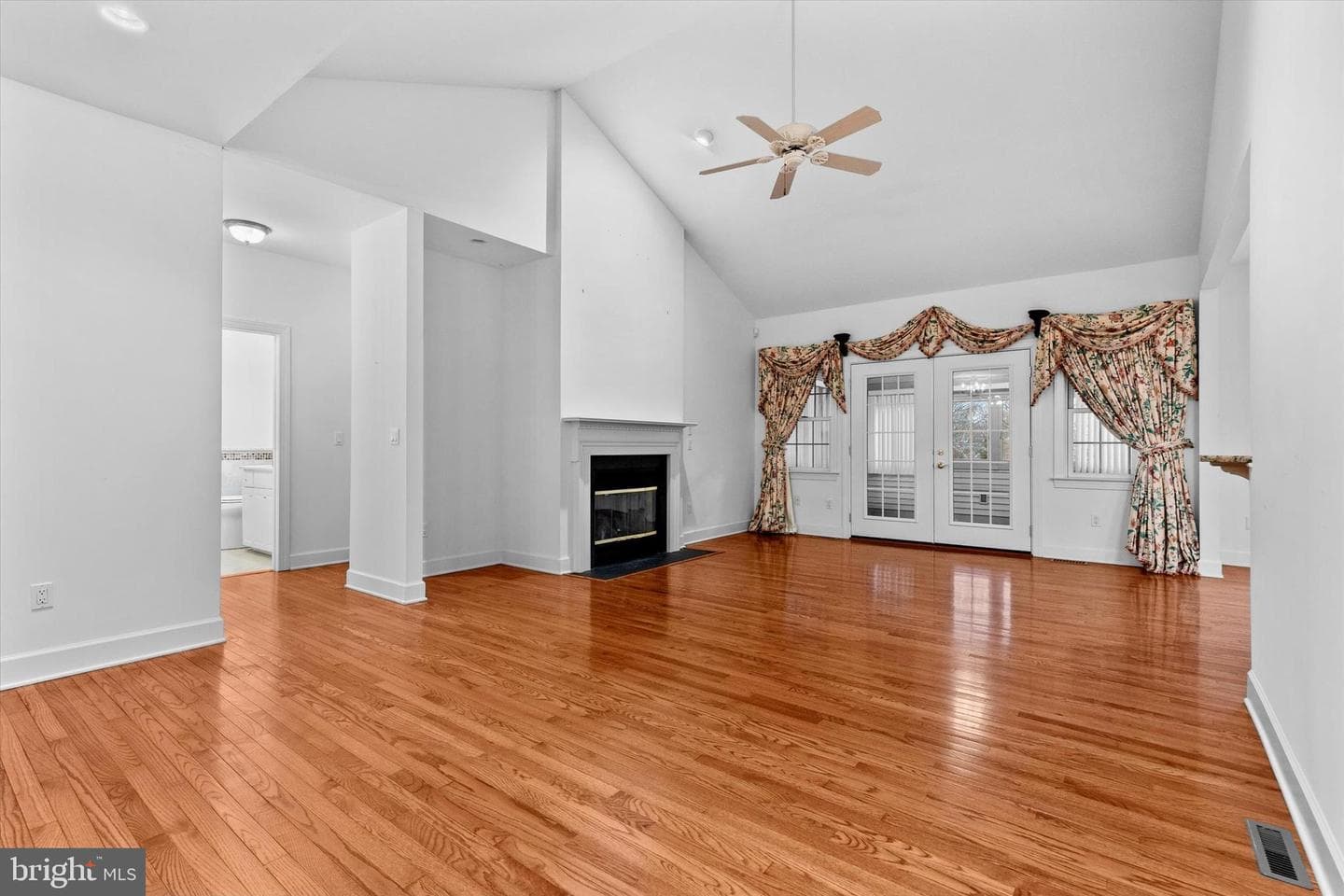 2111 Carey Way photo 12