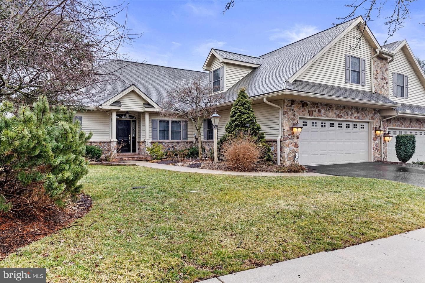 2111 Carey Way photo 2