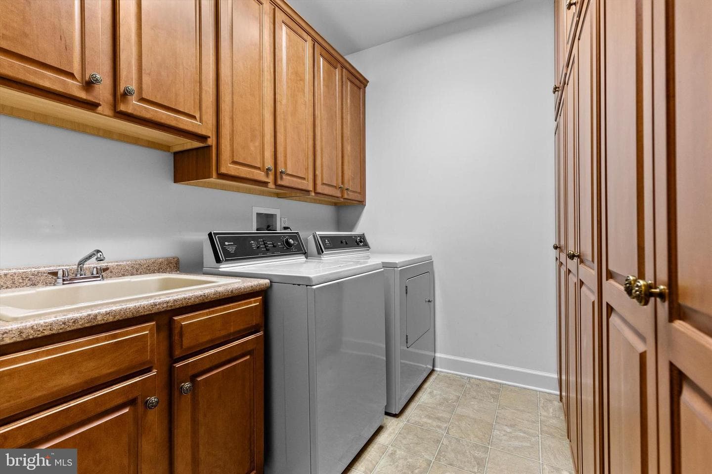 2111 Carey Way photo 34