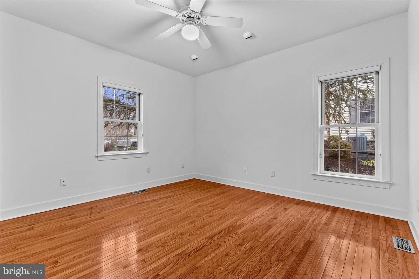 2111 Carey Way photo 7