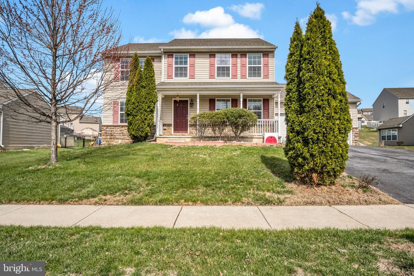 554 Yale Street photo 1