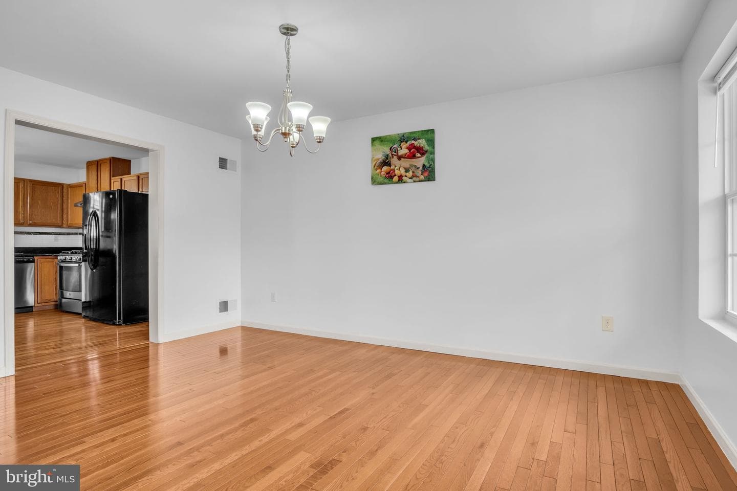 554 Yale Street photo 19