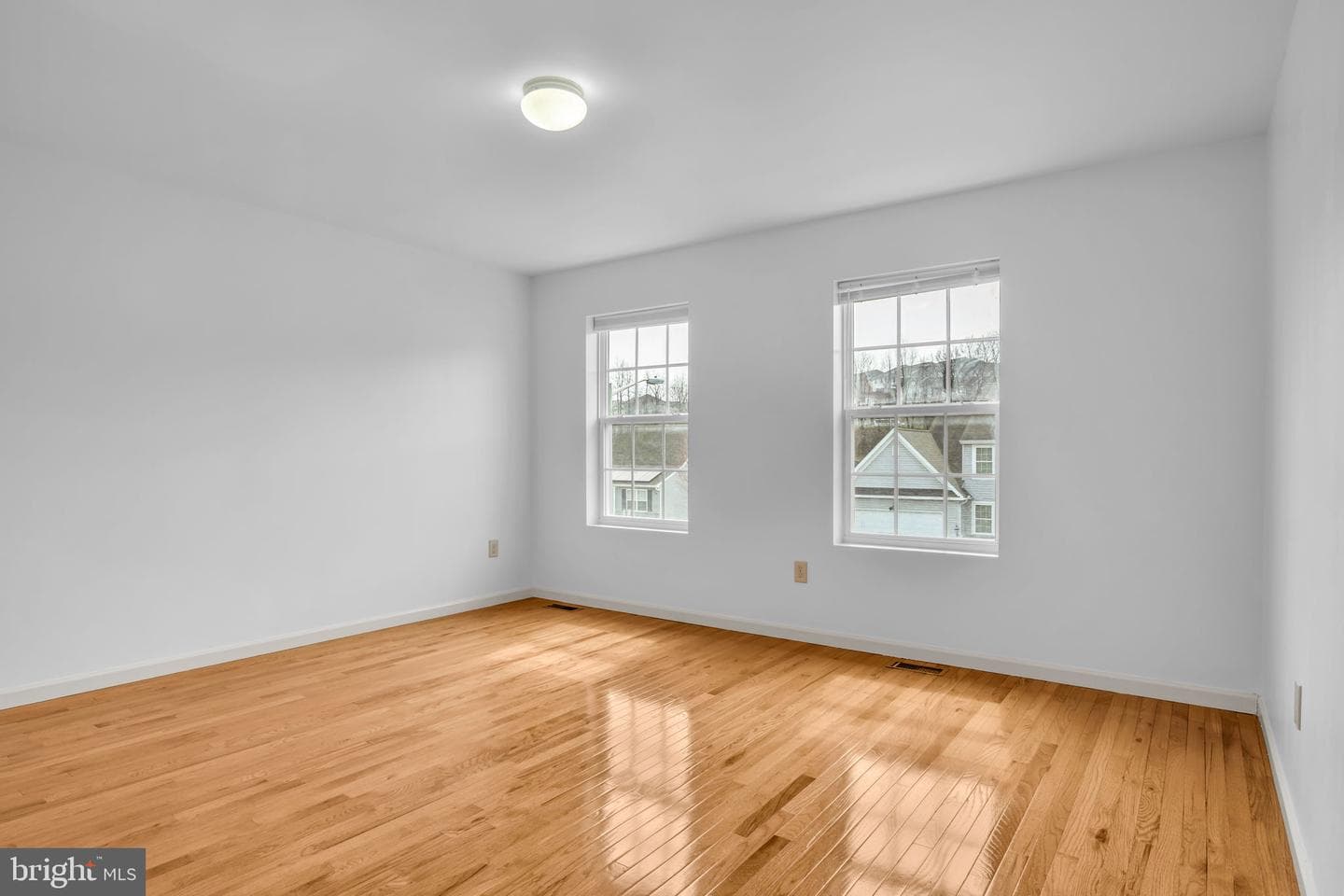554 Yale Street photo 30