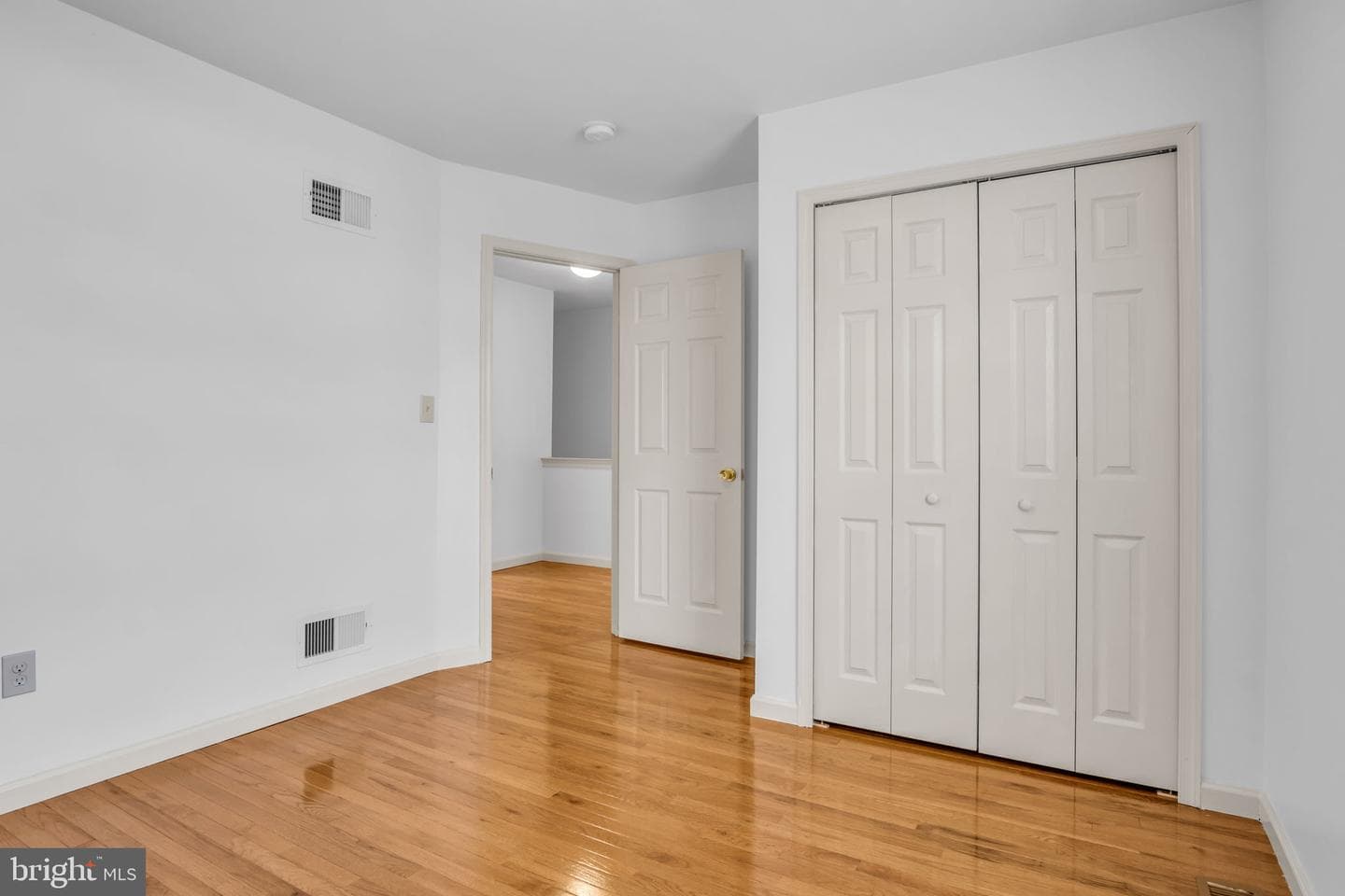 554 Yale Street photo 34