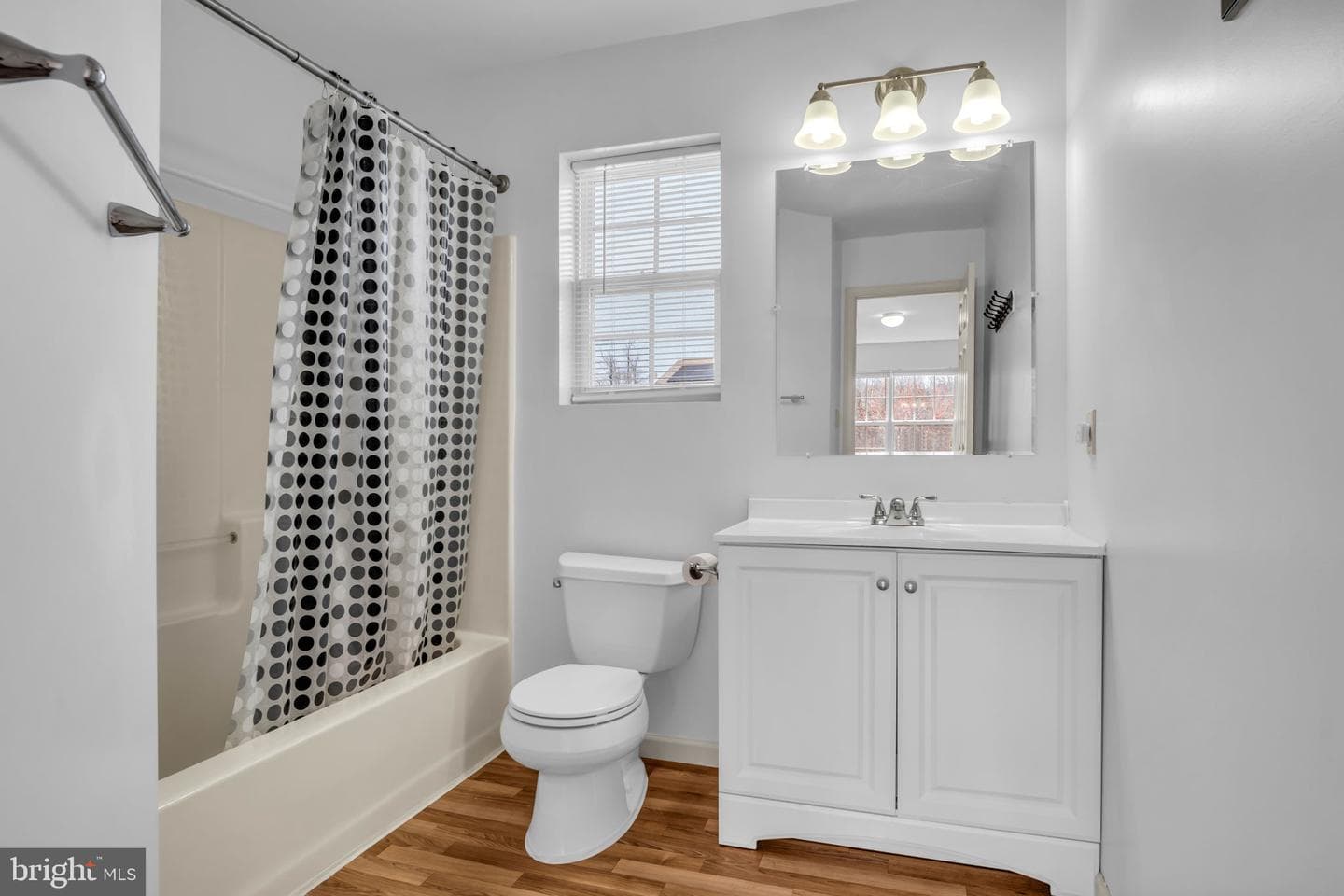 554 Yale Street photo 39