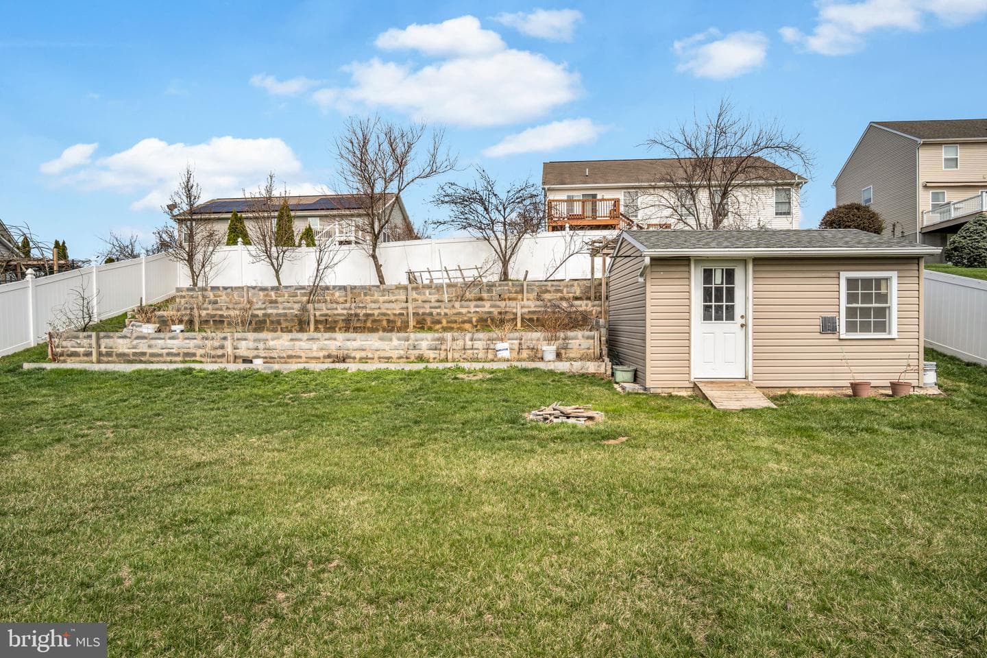 554 Yale Street photo 46