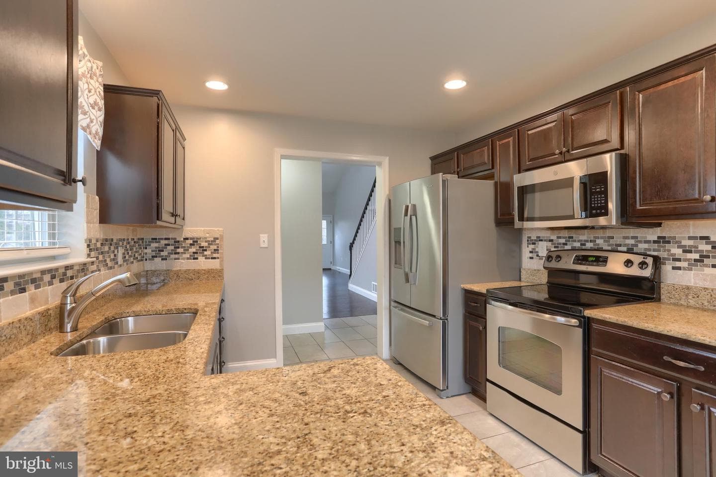 201 Tiverton Lane photo 11