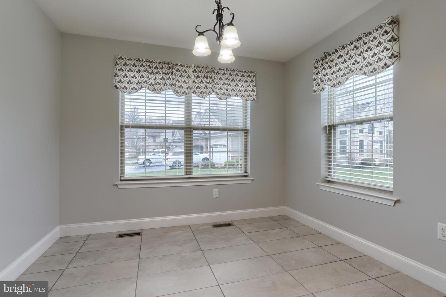 201 Tiverton Lane photo 13