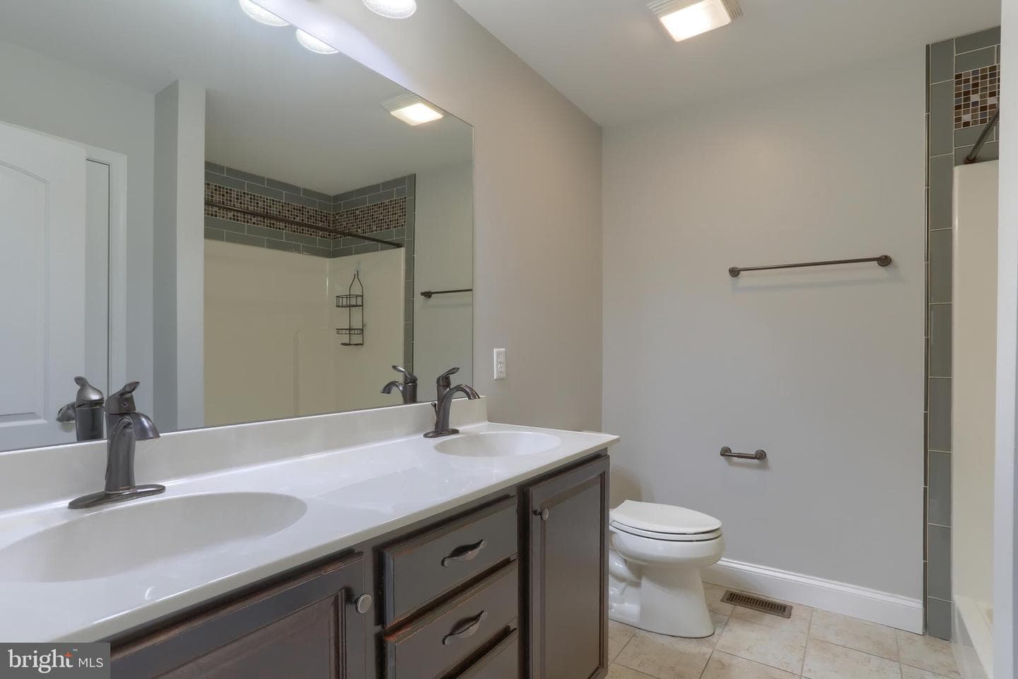 201 Tiverton Lane photo 17